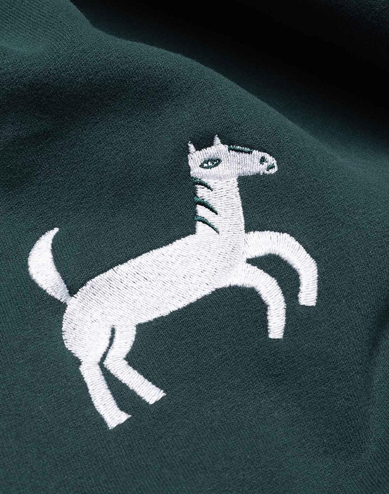 OLOW Wild Sweatshirt Herren Lärchengrün – Pferdestickerei im Detail